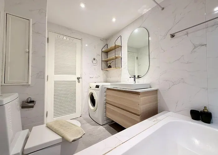 Bts Nana Stop 54 Sqm Bangkok